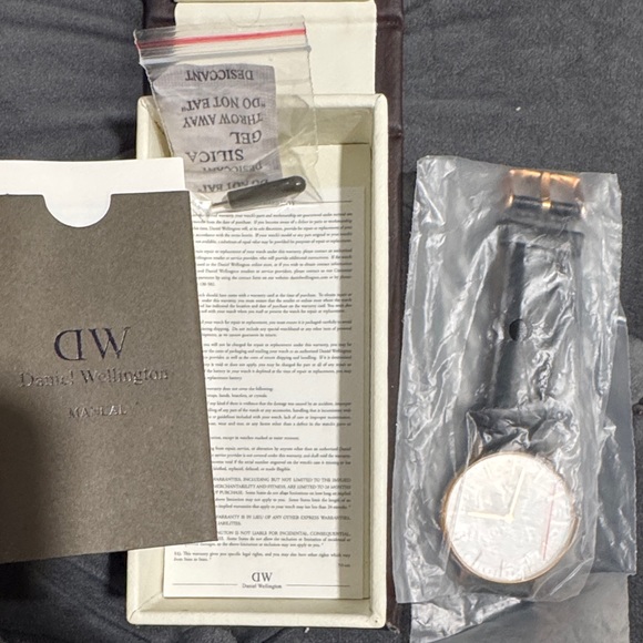 Daniel Wellington Cream and Brown Leather Box main image 4